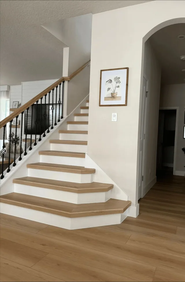 Staircase with oak treads and white risers